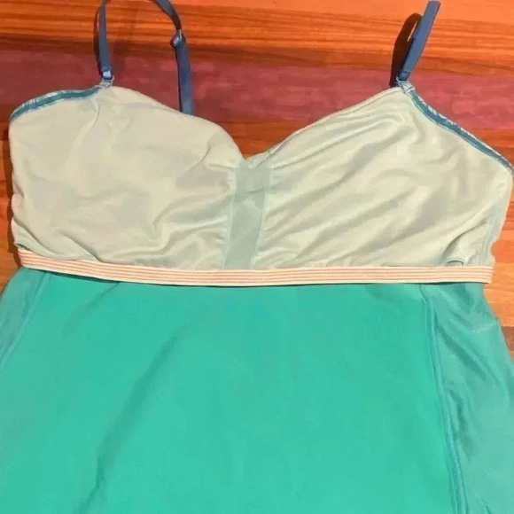 Lululemon Caribe Conditioning Gulf Undulation Tank, size 12 - Picture 6 of 12